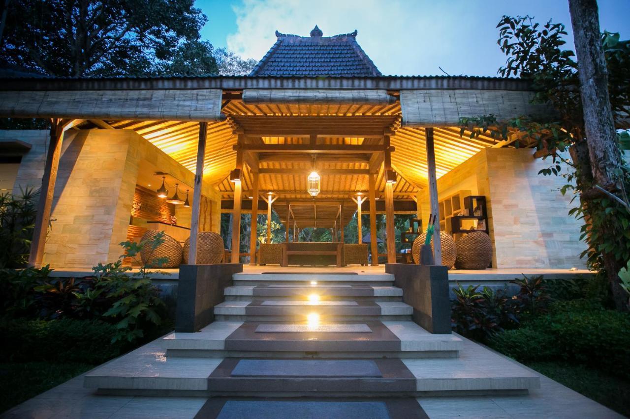 Senetan And Ubud