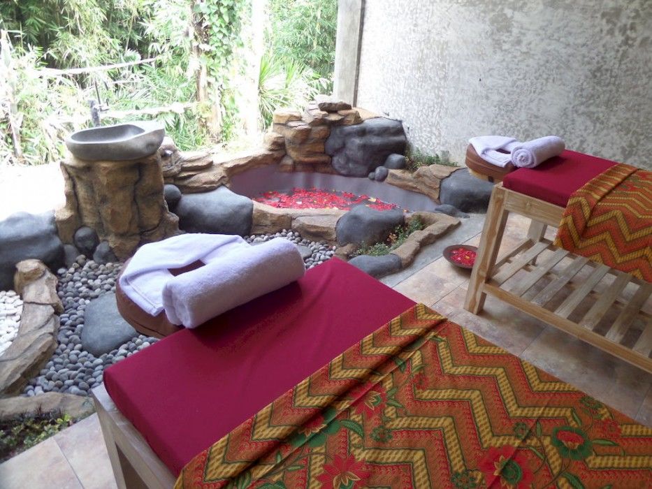 Senetan And Villa Ubud